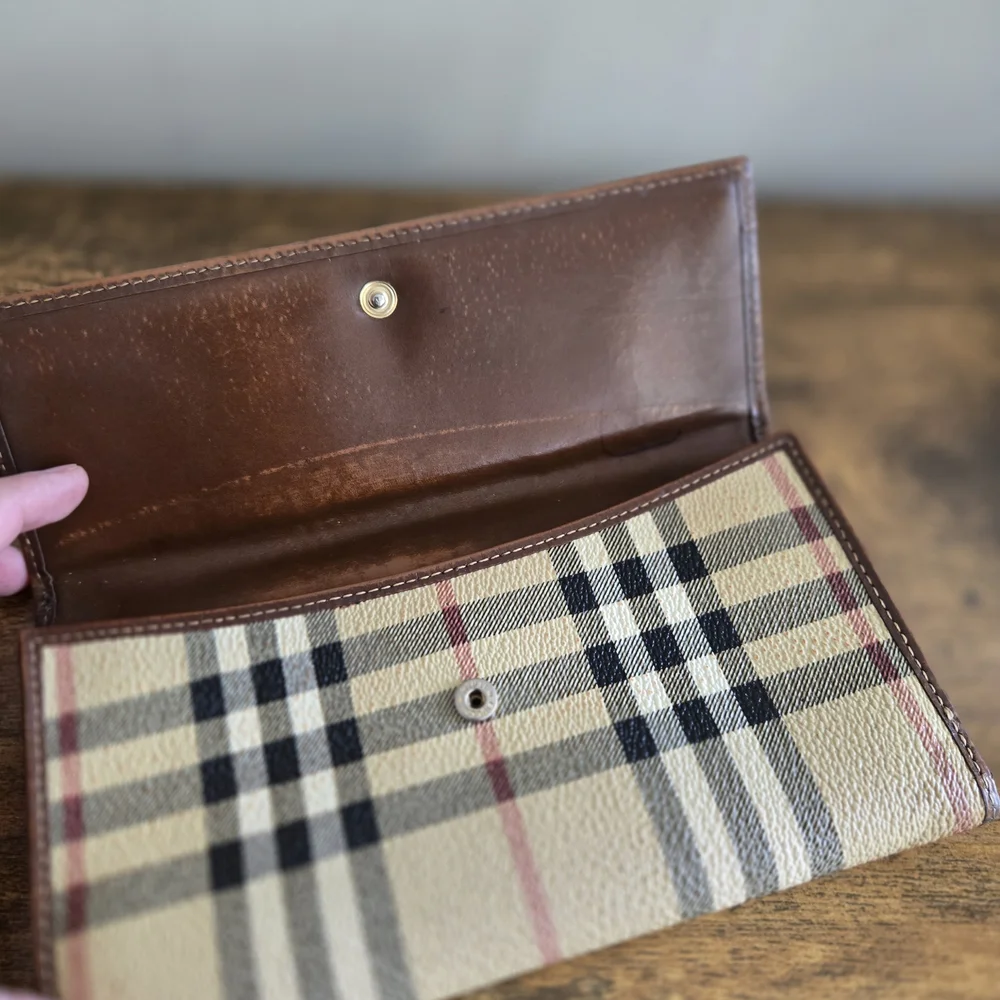 Burberry Beige Vintage Bucket Bag And Wallet - Picture 8 of 11